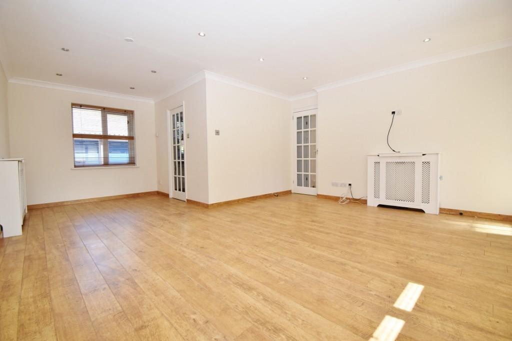 Craigmore Court, Murray Road, Northwood 2 bed apartment £1,400 pcm (£