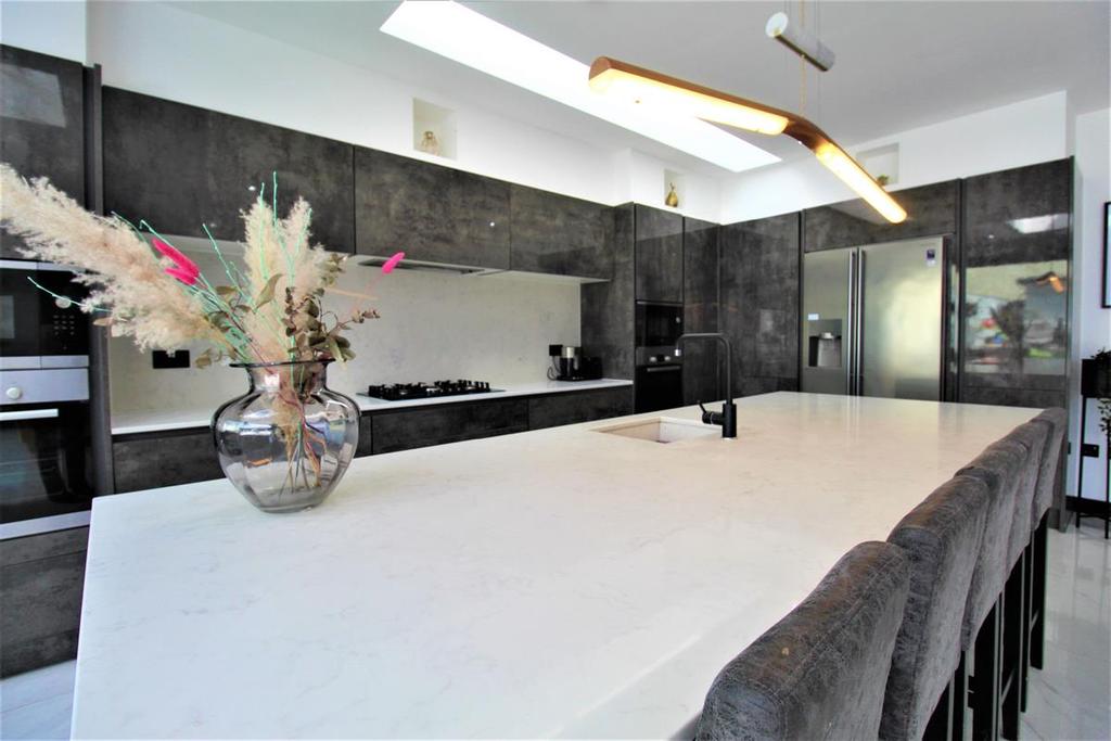 Wood View, Grays 5 bed bungalow £760,000