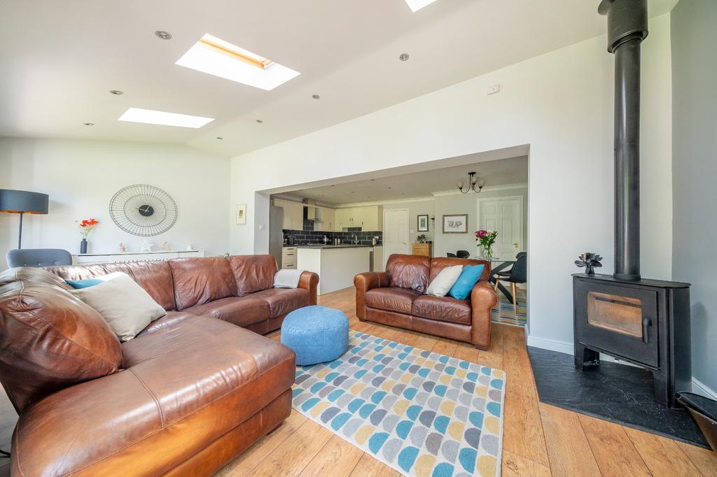 Eyrie Approach, Morley, LS27 3 bed detached house £389,000