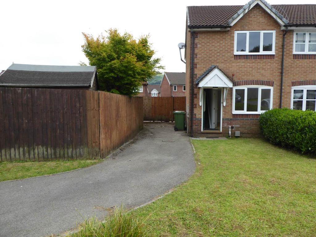 Gwaun y Cwrt, Castle View, Caerphilly 2 bed end of terrace house £750
