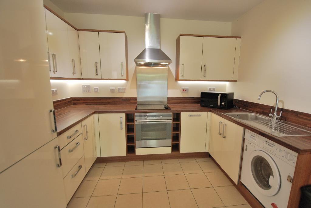 Golden Manor, Hanwell, London, W7 3EG 2 bed flat £1,500 pcm (£346 pw)