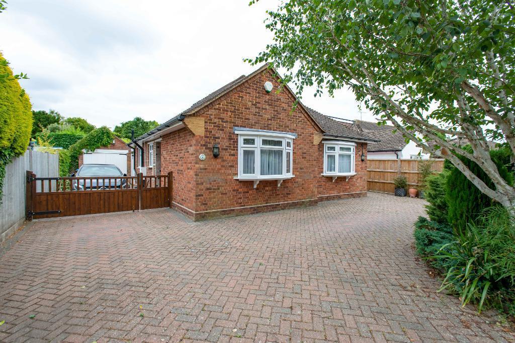 Turnpike Drive, Pratts Bottom, Orpington, Kent, BR6 7SJ 2 bed detached