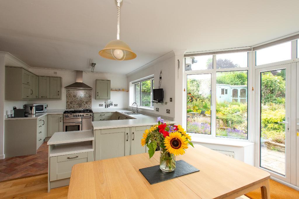 Open plan kitchen/dining room