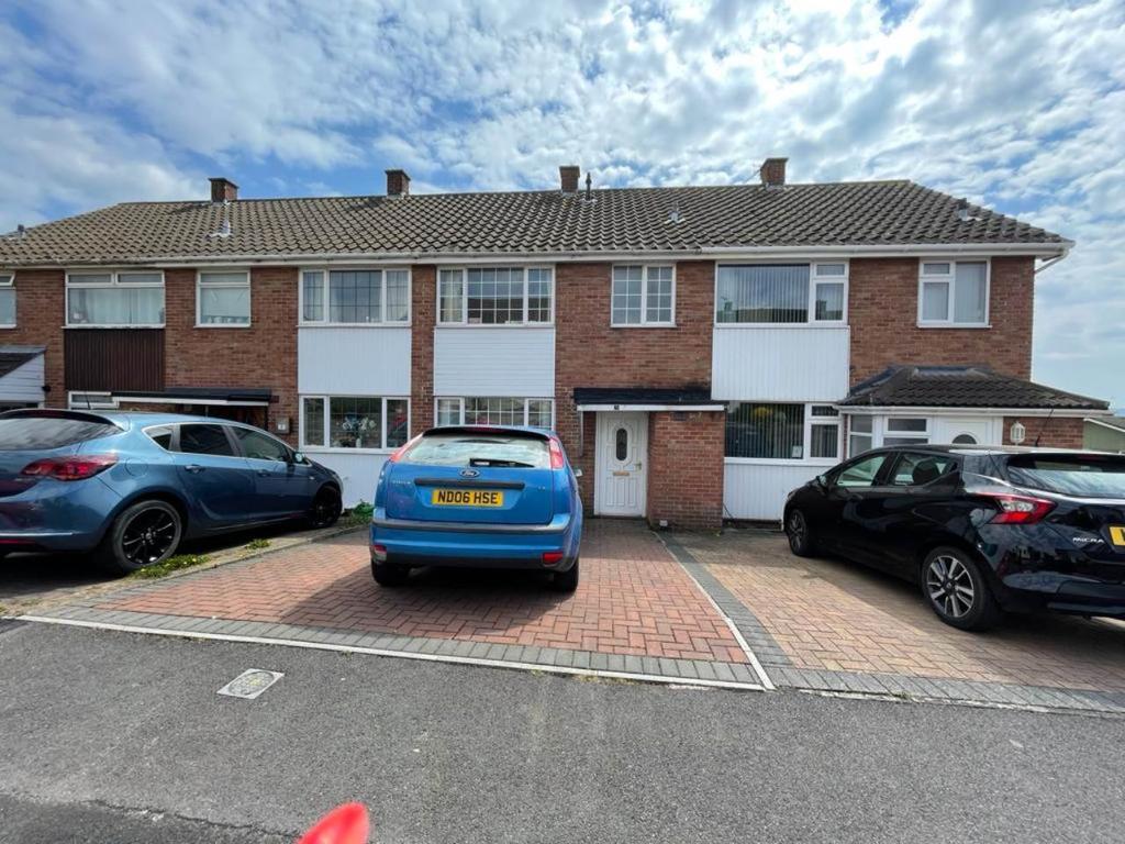 Wayside, Worle, WestonsuperMare 3 bed house £975 pcm (£225 pw)