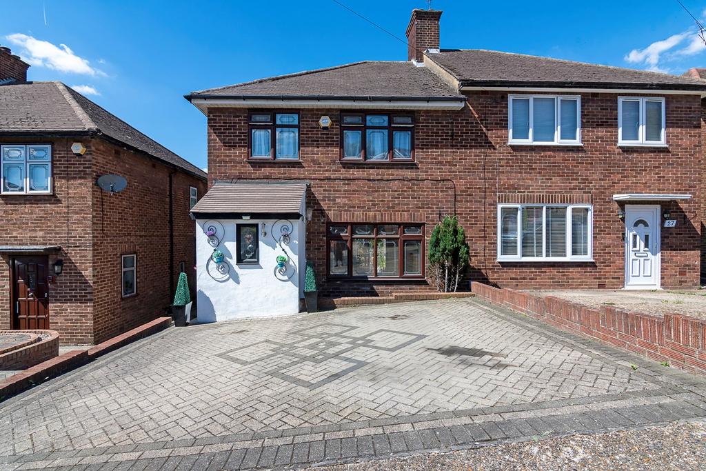 Warden Avenue, Collier Row, Romford, RM5 3 bed semidetached house £