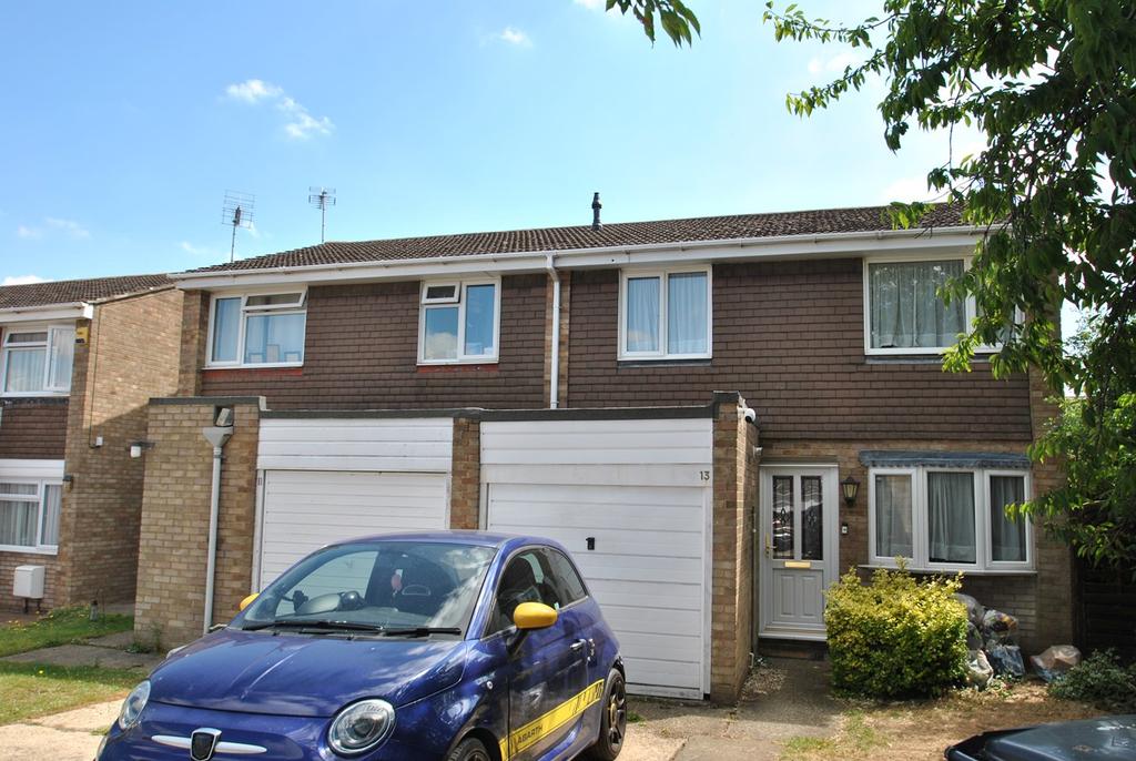 Jellicoe Way, Braintree, CM7 3 bed semidetached house £330,000