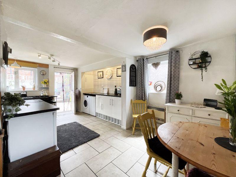Queens Drive, Nantwich 3 bed end of terrace house £160,000