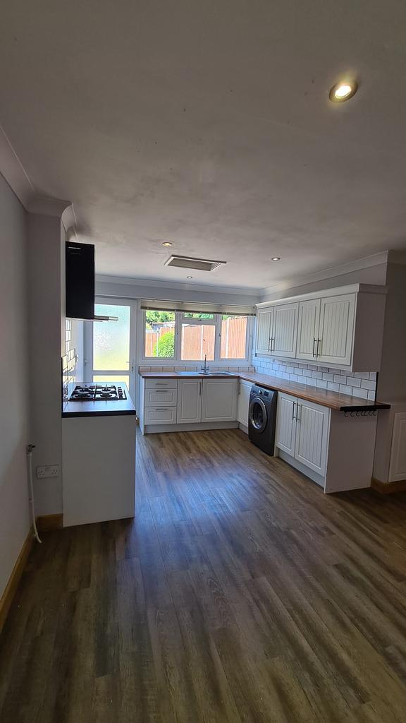 Albert Crescent, Coventry, CV6 2 bed property £850 pcm (£196 pw)