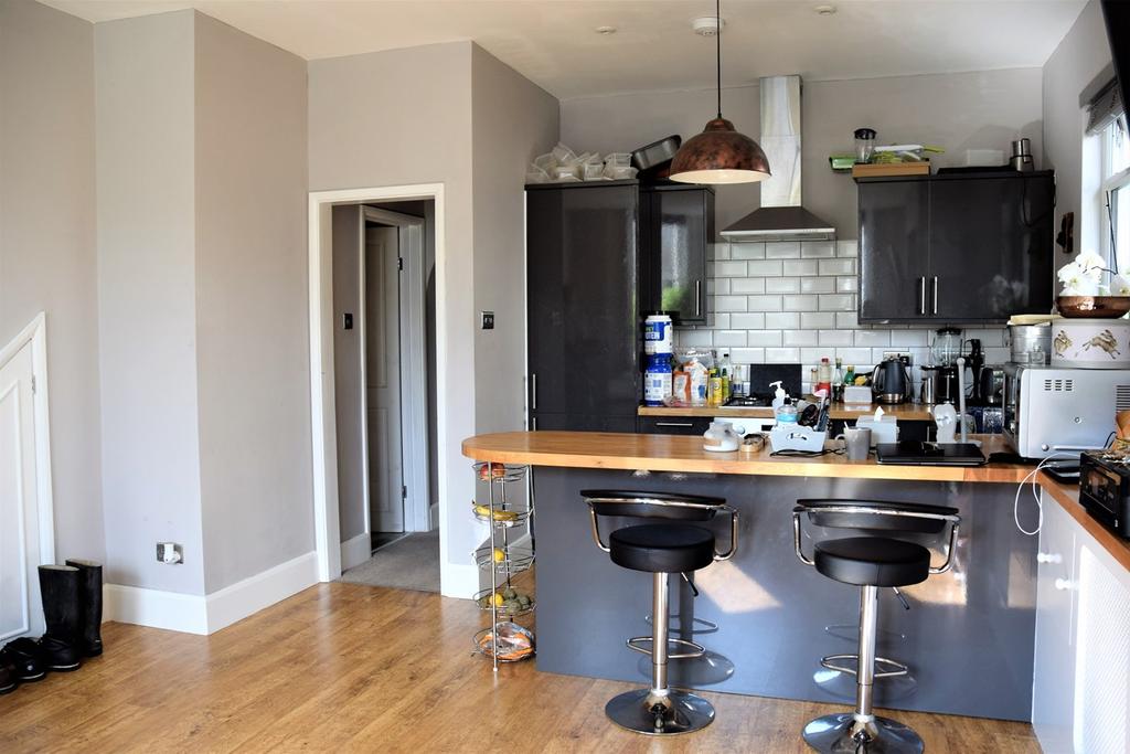 St James Road, Tunbridge Wells, TN1 2 bed apartment £299,000