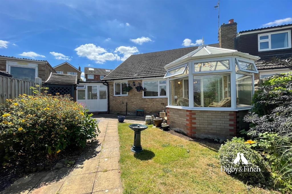 Morton Gardens, RadcliffeOnTrent, Nottingham 2 bed bungalow £270,000