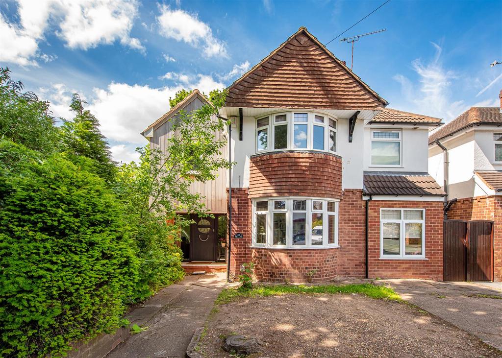 18 Westfield Grove, Finchfield... 4 bed detached house £525,000