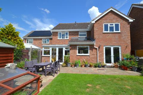 19 Bronsil Drive, Malvern, WR14 1LR