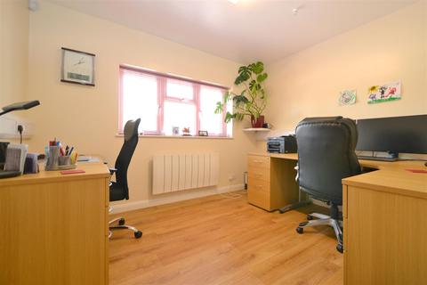 19 Bronsil Drive, Malvern, WR14 1LR