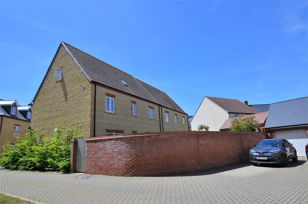 Redcar Road, Bicester 5 bed detached house £550,000