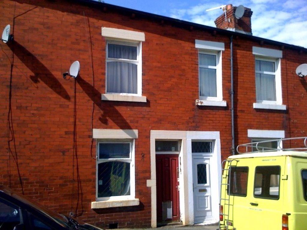 Edgar Street, Huncoat Accrington 2 bed terraced house £395 pcm (£91 pw)