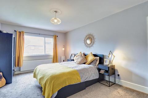 23 Brownberrie Crescent, Horsforth, Leeds, LS18 5PT