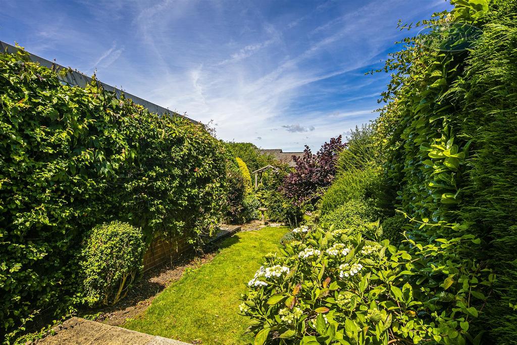 Greaves Lane, Stannington, S6 6BD 3 bed semidetached house £225,000