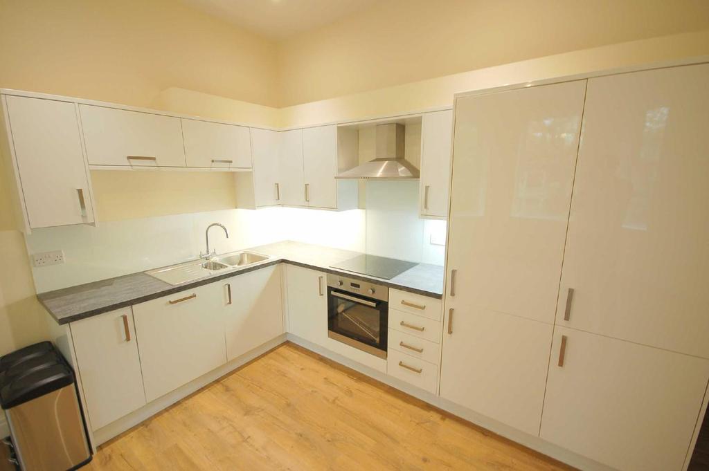 Wood Road, Whalley Range 2 bed flat £1,150 pcm (£265 pw)