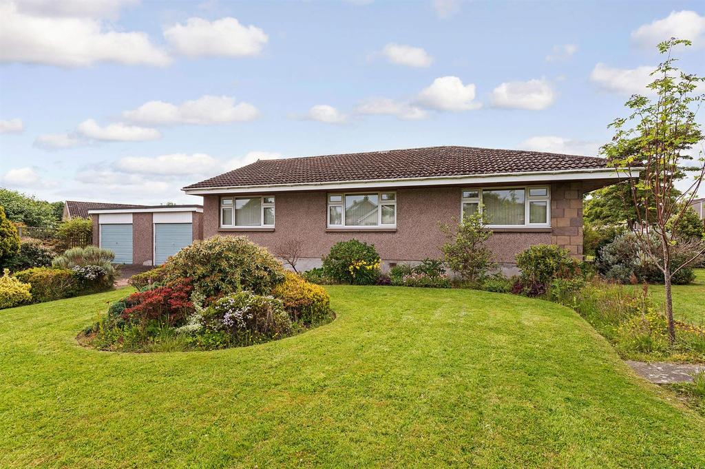 153 Park Road West, Rosyth, KY11 2SZ 3 bed detached bungalow £240,000