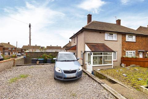 8 Ivers Way, New Addington, Croydon, CR0 0QQ