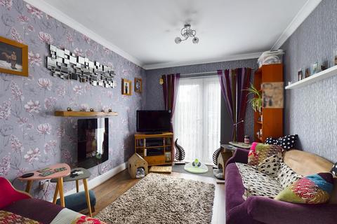 8 Ivers Way, New Addington, Croydon, CR0 0QQ