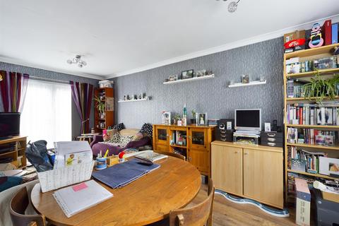 8 Ivers Way, New Addington, Croydon, CR0 0QQ