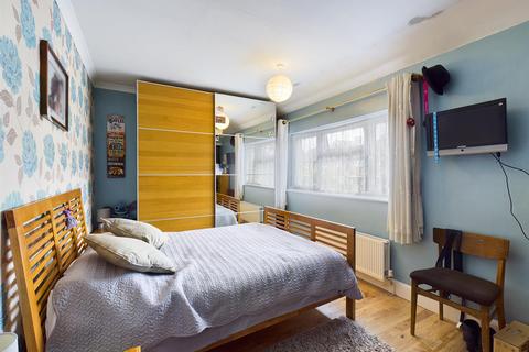 8 Ivers Way, New Addington, Croydon, CR0 0QQ