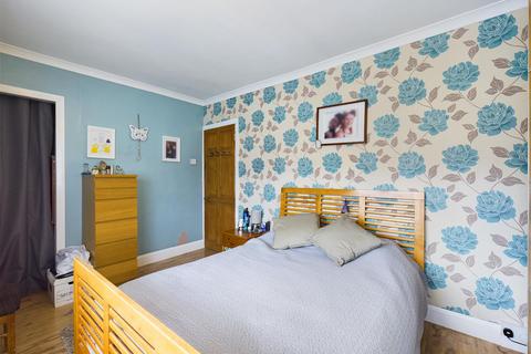 8 Ivers Way, New Addington, Croydon, CR0 0QQ