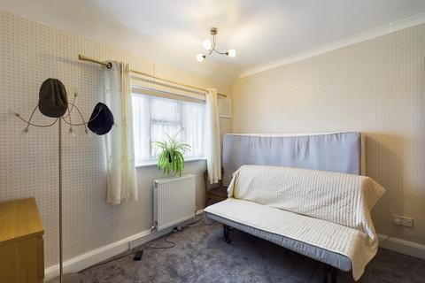 8 Ivers Way, New Addington, Croydon, CR0 0QQ