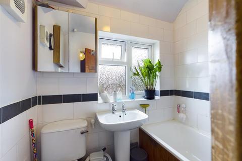 8 Ivers Way, New Addington, Croydon, CR0 0QQ