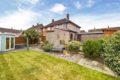 8 Ivers Way, New Addington, Croydon, CR0 0QQ