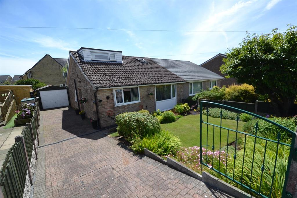 Ashlar Grove, Queensbury, Bradford 3 bed semidetached bungalow £200,000