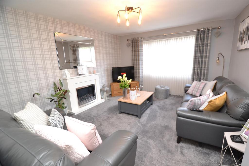 Ashlar Grove, Queensbury, Bradford 3 bed semidetached bungalow £200,000