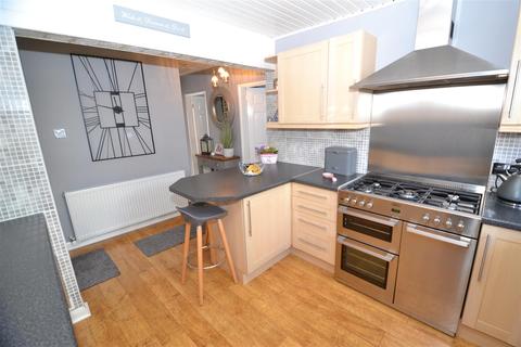 16 Ashlar Grove, Queensbury, Bradford, BD13 2SP