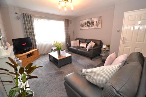 16 Ashlar Grove, Queensbury, Bradford, BD13 2SP