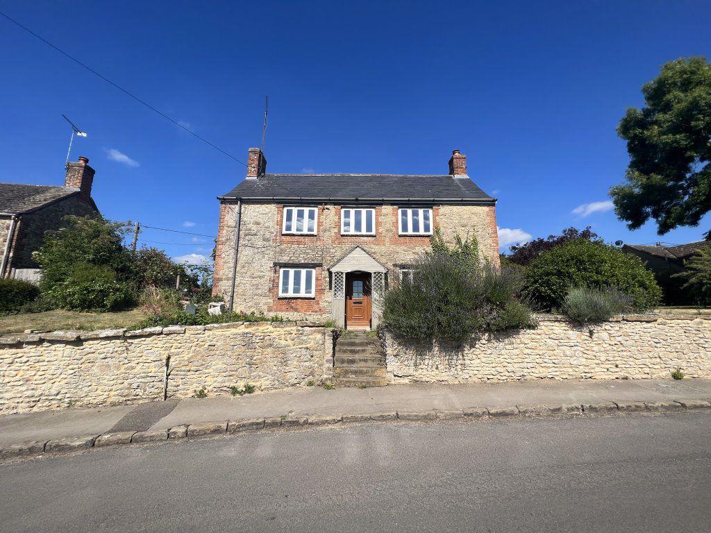 Trenchard Road, Stanton Fitzwarren 3 bed house £1,300 pcm (£300 pw)