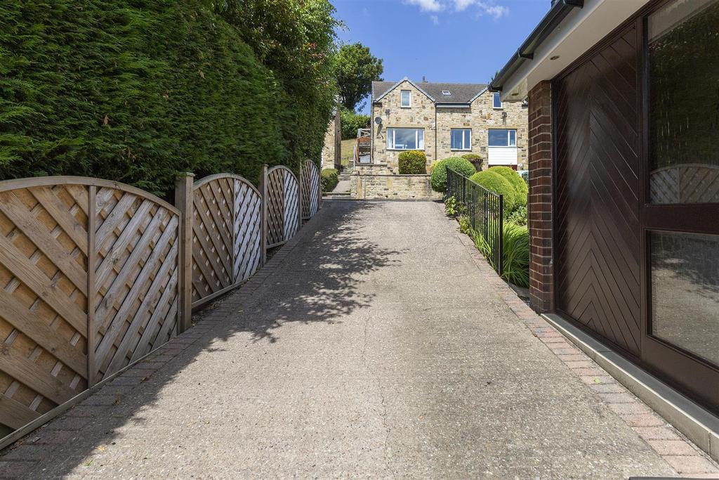 Clough Park, Fenay Bridge, Huddersfield 3 bed detached house £255,000