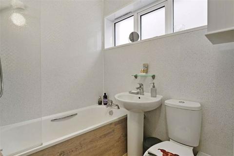 82 Meadowview Road, London, SE6 3NN