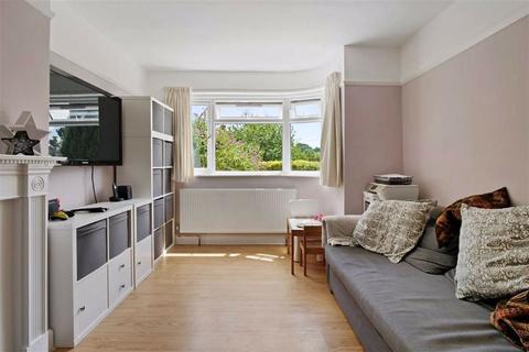 82 Meadowview Road, London, SE6 3NN
