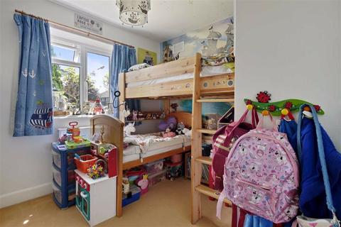 82 Meadowview Road, London, SE6 3NN