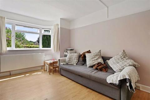 82 Meadowview Road, London, SE6 3NN