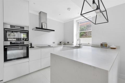 Basement Flat, 20 Catherine Road, Surbiton, KT6 4HA