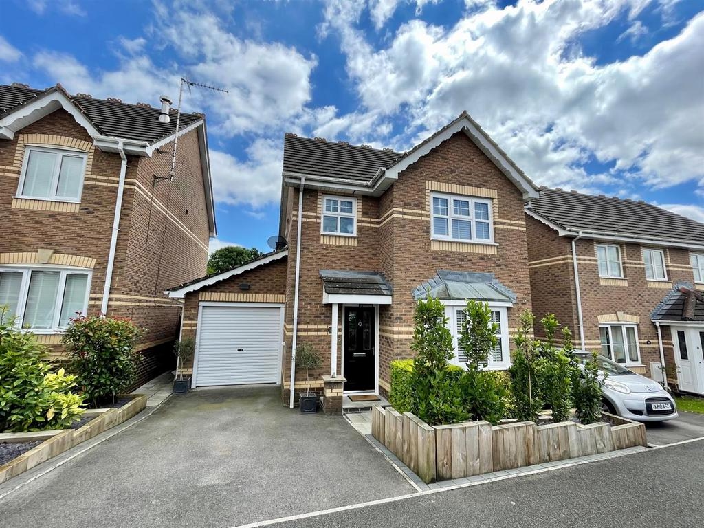 Celandine Way, Cepen Park North, Chippenham 3 bed detached house for