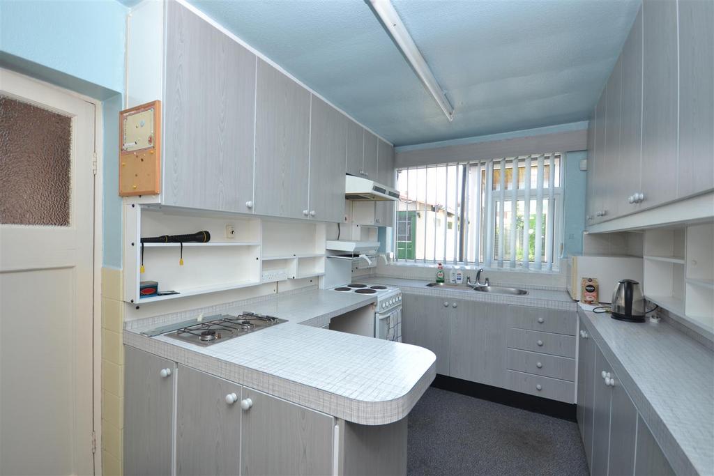 Lowther Drive, Garforth, Leeds 3 bed semidetached house £285,000