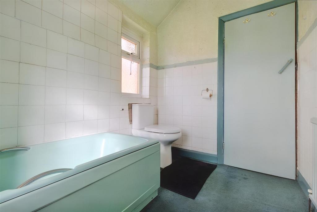 Bathroom 2.jpeg