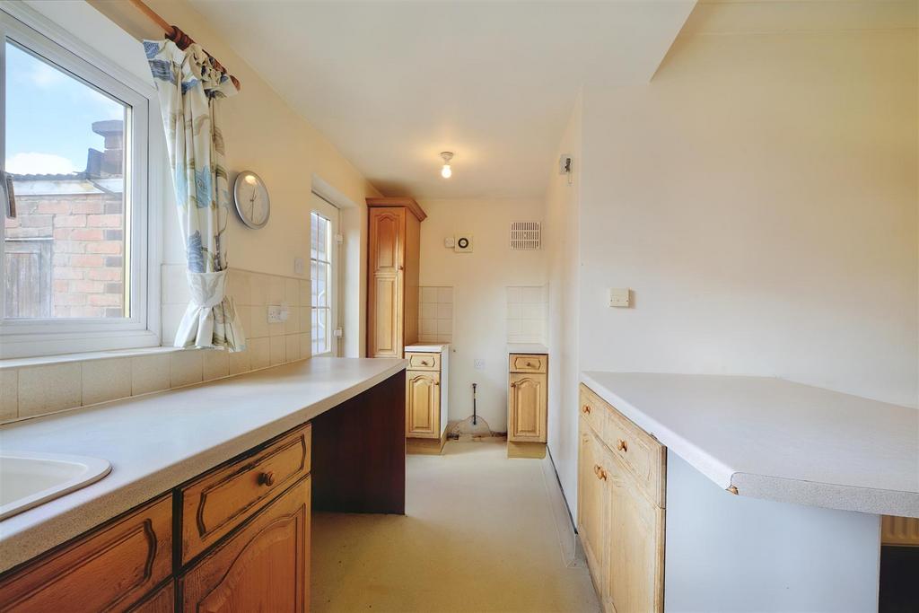 Kitchen 2.jpeg