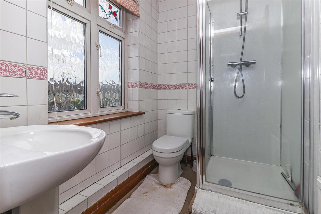 En suite to bedroom one