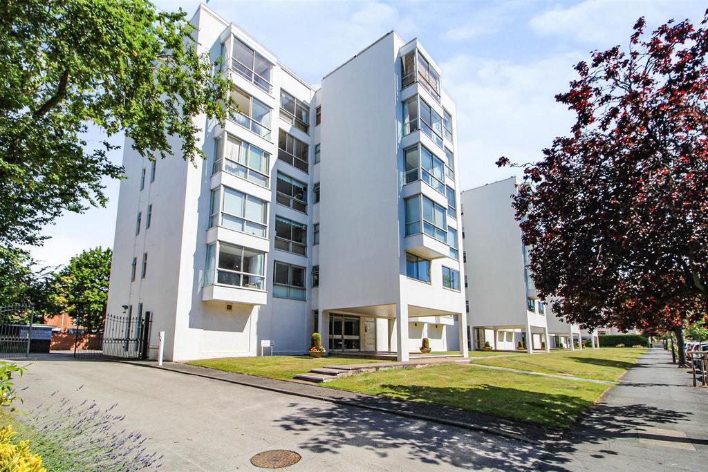 Newbold Terrace, Royal Leamington Spa 2 bed apartment £269,000