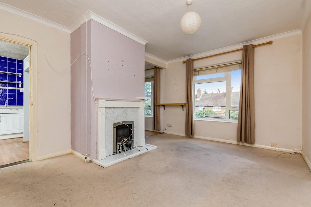Davey Drive, Brighton 3 bed terraced house £350,000