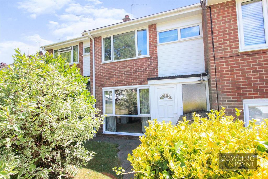 Holbrook Close, Billericay 3 bed terraced house £1,350 pcm (£312 pw)